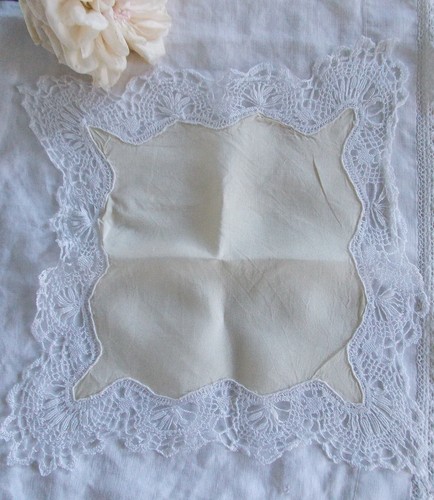Ancien petit mouchoir dentelle - petit,