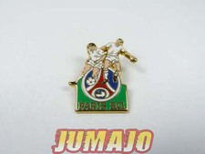 PS24 PIN'S Arthus Bertrand 2cm