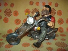 Ancienne FIGURINE MOTARD BIKER COYOTE ? en RESINE Moto Harley Davidson Motorbike