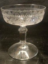  8 Coupes à Champagne  en Cristal Gravé Baccarat , XIXeme ,  Anciennes .