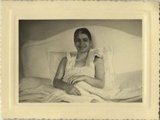 PHOTO ANCIENNE - VINTAGE SNAPSHOT - CURIOSITÉ MALADE LIT OPÉRATION TÊTE - ILL 2