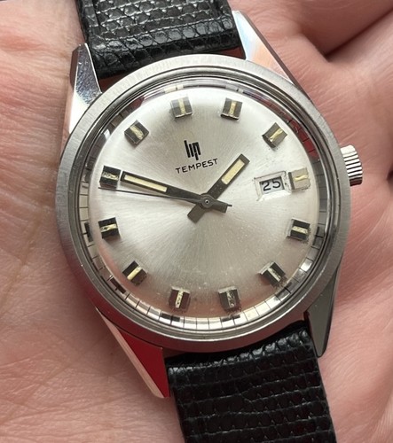 Quasi neuf stock montre - de,
