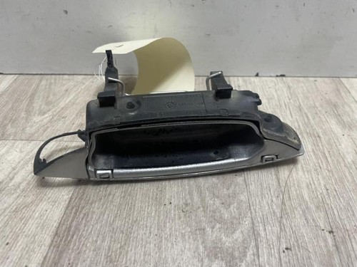 Poignee porte avant gauche