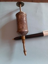 Ancienne Pompe à Graisse  ou