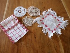 Lot de 4 napperons differents