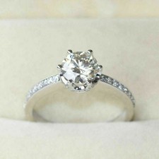 Bague de fiançailles blanche