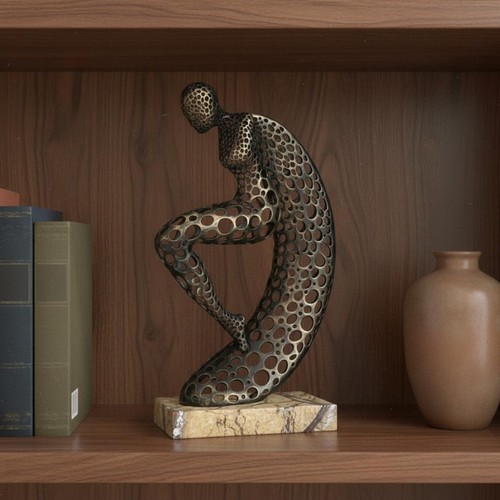 Figurine moderne sur socle - sur,