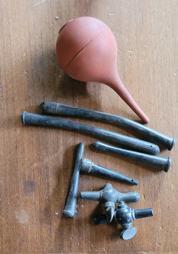 Ensemble ancien lavement - de,