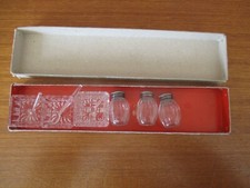 3 SALIERES EN VERRE ET