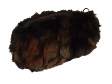 Petit sac en fausse fourrure et Skaï marron et sa bandoulière en chaine et Skaï