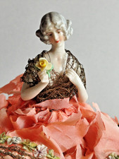 Miniature ancienne  Buste de femme en porcelaine peinte 5 cm