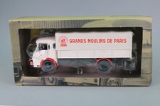 ZT1028 IXO camion 1/43 Camions Autrefois Latil H14A-H16A Grand Moulin Paris 1954