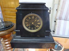 Pendule borne en marbre noir