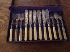 E.P.N.S. fish cutlery set