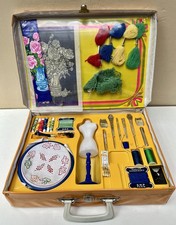 Valise accessoires couture avec mannequin - Super Jouet Berchet - 1970’s - TTBE