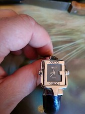 Rare montre Gucci femme G frame reverso 