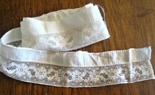Dentelle ancienne sur galon -