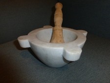ANCIEN MORTIER A OREILLE MARBRE BLANC ET PILON
