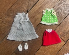 Robes vintage pour la poupée