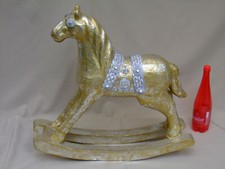  ANCIEN GRAND CHEVAL A BASCULE DECORATIF, papier mâché, décor doré et argenté