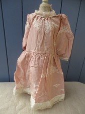 Robe pour poupée ancienne avec dentelle ancienne
