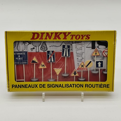 Dinky toys 111 triumph tr2 - toys,