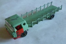 Majorette Bernard Chaines