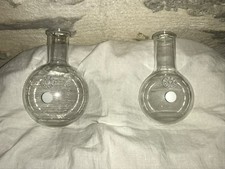 2 ballons de laboratoire en