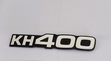 Emblème cache latéral d'origine KAWASAKI KH 400 TRIPLE 1976-79 BON ETAT