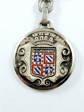 PORTE-CLES - Augis - Souvenir BLASON BOURGOGNE sur PARCHEMIN - Métal ÉMAILLÉ -