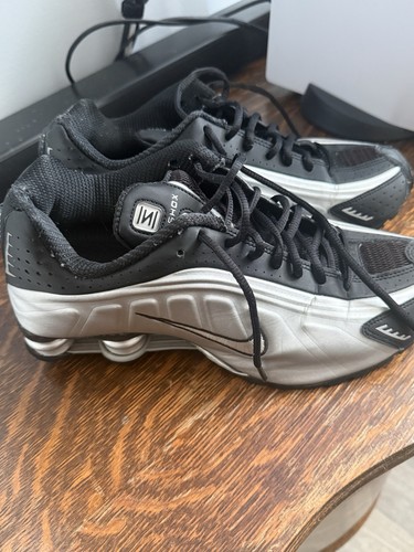Nike shox sz 9 - ds,