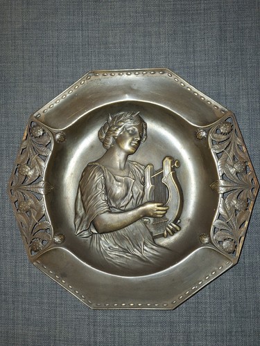 Plat art nouveau la joueuse - art,