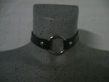 Collier noir boucle anneau