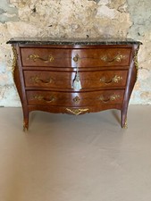 Superbe commode de Maitrise style Louis XV galbée toutes faces en marqueterie