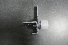 Charnière inférieur gauche pour réfrigérateur  HOTPOINT HA70BI31S (occasion)