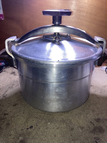 Ancienne cocotte minute - ancienne,
