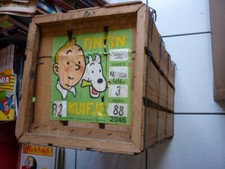 HERGE / TINTIN / TRES RARE CAISSE   A FRUITS  CASABLANCA  /  ANNEES  50