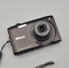 Nikon Coolpix S3300 16.0MP Digital Compact Camera Black, Charger, SD Card, READ