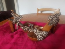 Sandales à talon épais