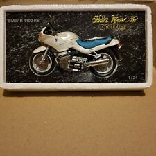 - Minichamps  moto 1/24  B M W - RS 1100 Gris clair métal, SELLE bleu turquoise