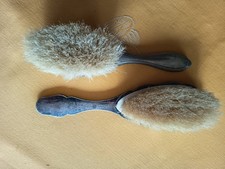 2 anciennes brosses à cheveux