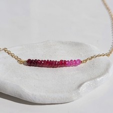 collier en pierre précieuse