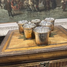 6 ancien gobelets en metal