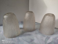 Lot de trois anciennes appliques tulipes en verre ciselé