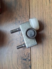 Galet supérieur de porte