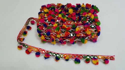 Beau pompon bonne taille - , et