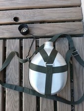 Ancienne Gourde Militaire En Aluminium Avec Une Tasse