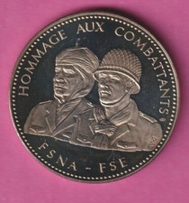 Médaille Française Hommage Aux Combattants  D' ALGERIE    sous capsule