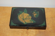 Ancienne boite en carton bouilli , motif fleur et papillon