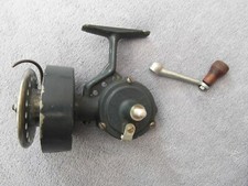 pêche ancien moulinet TAKER FISH  avec 3 trous